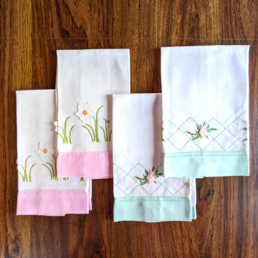 4 Vintage Floral Embroidered Applique Napkins Finger Tip Tea Towels Linen Cotton